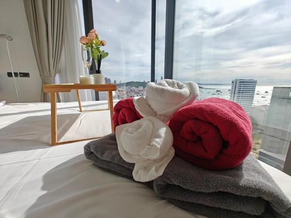 Edge Central Pattaya by Mickey : photo 7 de la chambre suite avec baignoire spa