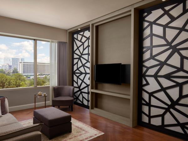 The Ritz-Carlton, Istanbul at the Bosphorus : photo 3 de la chambre suite côté parc avec accès salon club