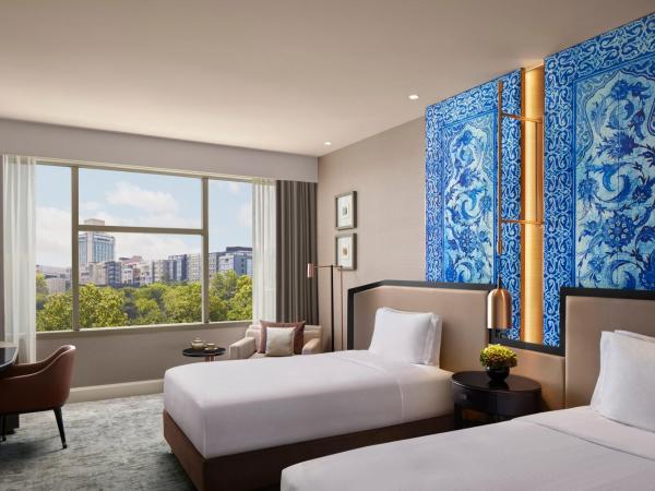 The Ritz-Carlton, Istanbul at the Bosphorus : photo 5 de la chambre chambre lits jumeaux - vue sur parc