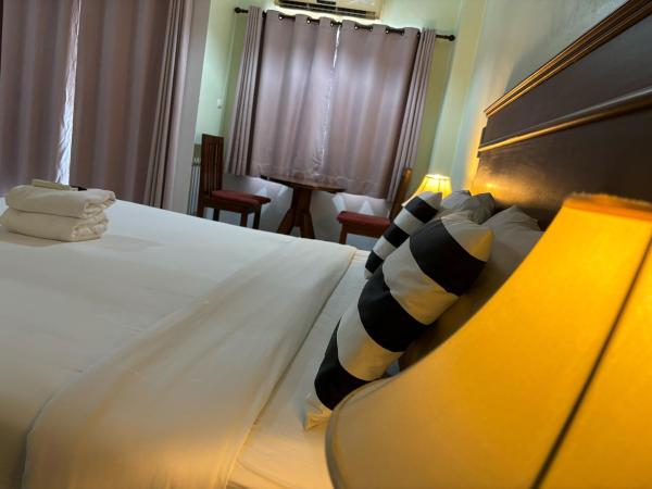 Sutus Court 1 : photo 9 de la chambre chambre double standard