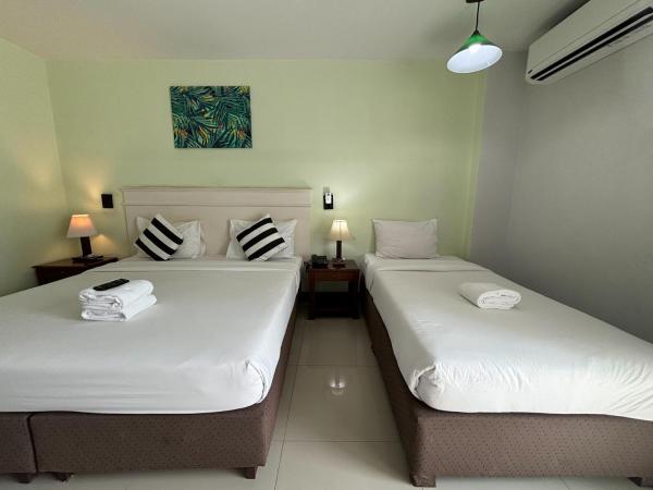 Sutus Court 1 : photo 3 de la chambre chambre triple standard avec balcon