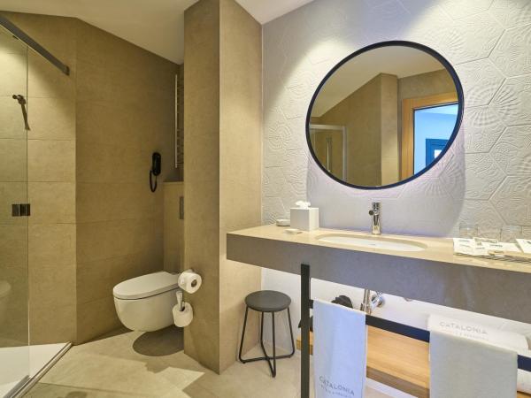 Catalonia Eixample 1864 : photo 7 de la chambre chambre double de luxe avec piscine privative.