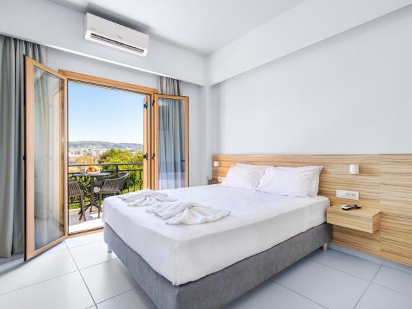 Notus Chania Crete : photo 1 de la chambre studio supérieur avec balcon et vue sur la mer