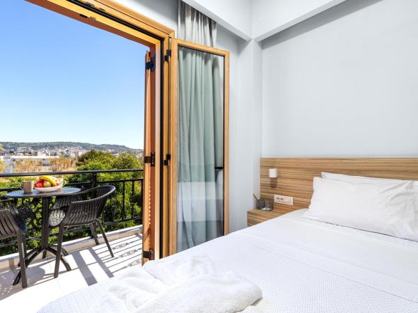 Notus Chania Crete : photo 5 de la chambre studio supérieur avec balcon et vue sur la mer