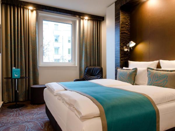 Motel One Berlin-Bellevue : photo 8 de la chambre chambre lit queen-size.