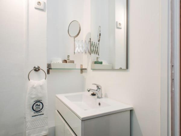 PH Downtown Suites : photo 9 de la chambre petite chambre double