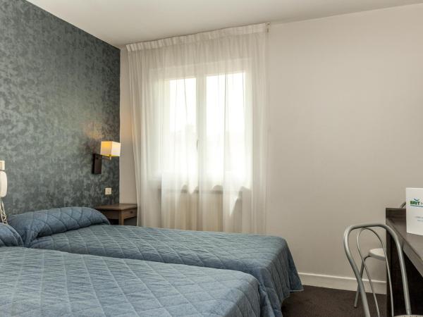 Brit Hotel Cahors - Le Valentré : photo 1 de la chambre chambre lits jumeaux