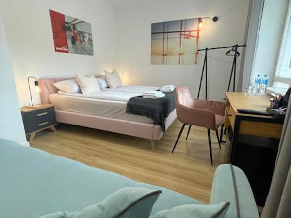 Terminal Family Airport : photo 1 de la chambre chambre double standard avec salle de bains commune