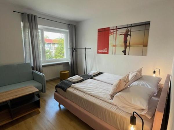 Terminal Family Airport : photo 1 de la chambre chambre familiale avec salle de bains commune