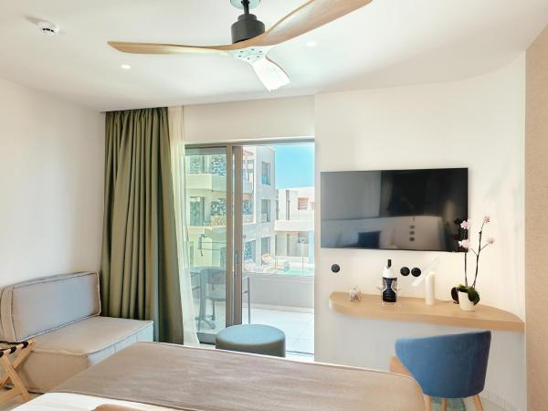 Paralos Kosta Alímia : photo 3 de la chambre chambre double - vue sur jardin