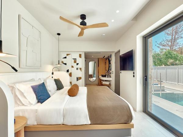Paralos Kosta Alímia : photo 5 de la chambre chambre double avec piscine privée