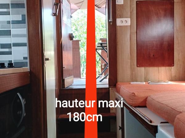 gites du mas Donat : photo 2 de la chambre studio - vue sur piscine