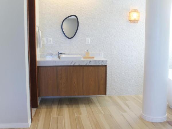 Farol de Itapuã Praia Hotel : photo 4 de la chambre suite avec baignoire spa