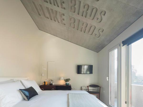 Hotel Tipografia do Conto by Casa do Conto : photo 4 de la chambre chambre double avec balcon - vue sur jardin