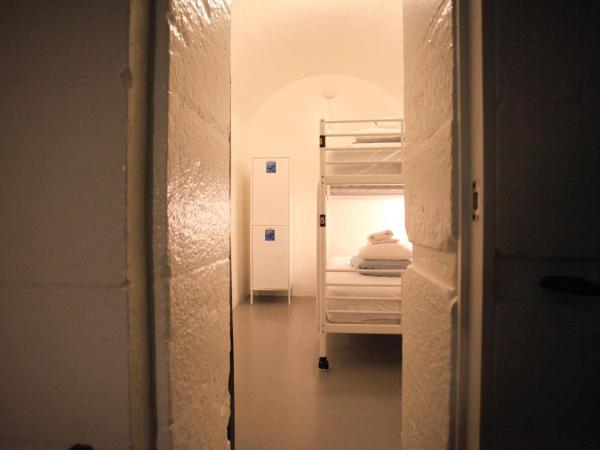 Saintlo Ottawa Jail Hostel : photo 3 de la chambre lit dans dortoir pour femmes de 10 lits