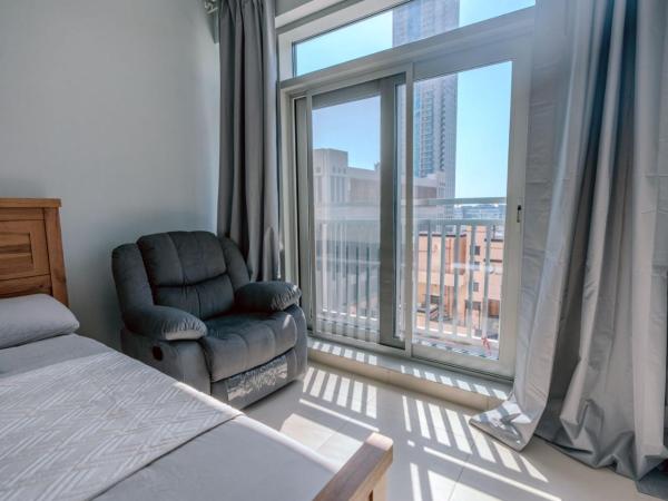Minutes Away from Dubai Mall Luxurious Hostel : photo 3 de la chambre chambre double avec balcon