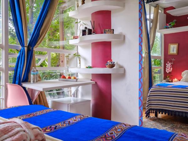 ITZAE Polanquito CDMX Lincoln Park dog friendly : photo 6 de la chambre chambre lit queen-size avec salle de bains commune