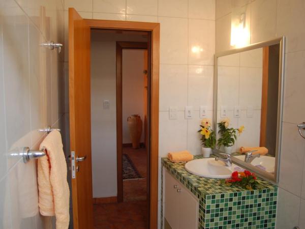 B&B Villa Borromeo : photo 4 de la chambre chambre quadruple avec salle de bains privative