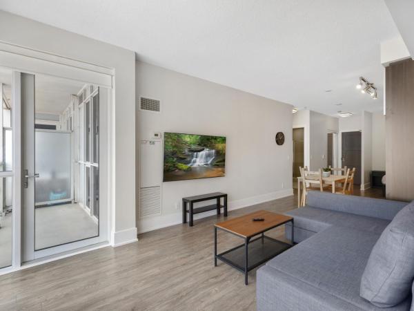 2bedroom CN Tower WATER VIEWS - Free Parking - rooftop pool : photo 9 de la chambre appartement 2 chambres - vue sur lac