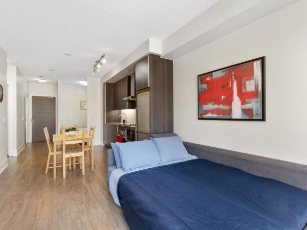 2bedroom CN Tower WATER VIEWS - Free Parking - rooftop pool : photo 10 de la chambre appartement 2 chambres - vue sur lac