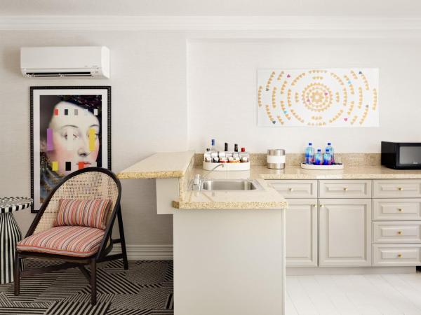 Le Parc at Melrose : photo 8 de la chambre suite deluxe avec lit king-size