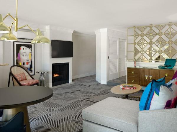 Le Parc at Melrose : photo 9 de la chambre suite premier avec 2 lits queen-size et balcon