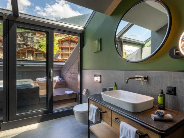 Hotel ZERMAMA Zermatt : photo 5 de la chambre chambre deluxe avec balcon - vue sur mont cervin
