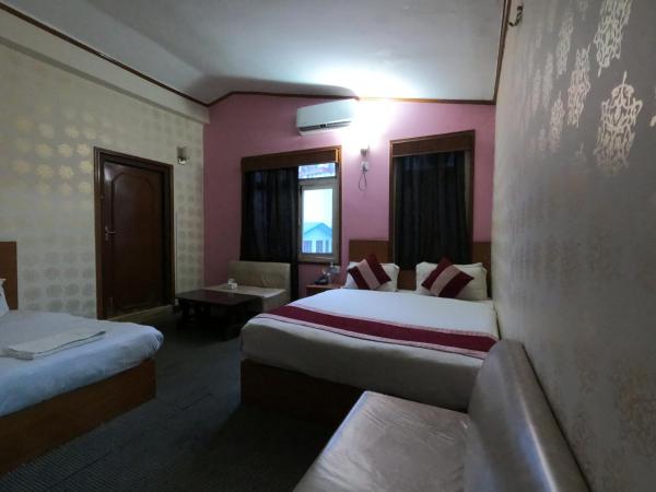 Kusum Hotel : photo 4 de la chambre chambre double deluxe (2 adultes + 1 enfant)
