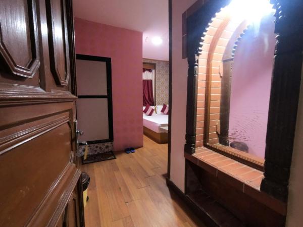 Kusum Hotel : photo 5 de la chambre chambre double deluxe (2 adultes + 1 enfant)