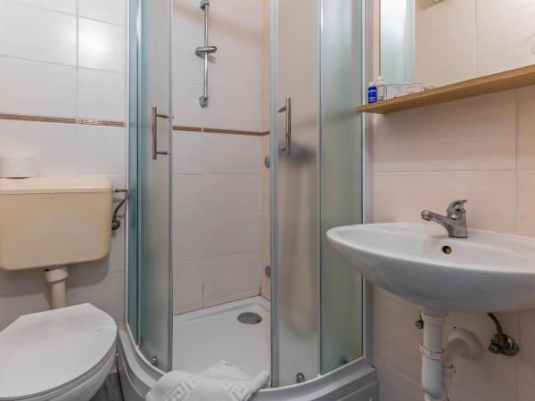 Hotel Koral : photo 7 de la chambre chambre quadruple