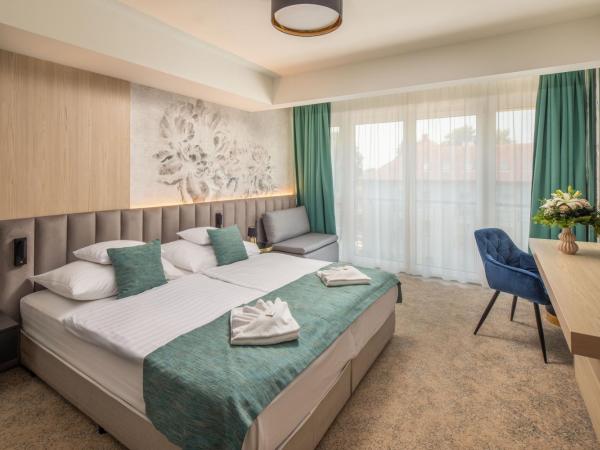 Sungarden Wellness Hotel Siófok : photo 1 de la chambre chambre double ou lits jumeaux avec lit d'appoint