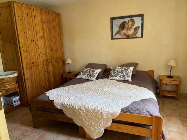 Logement Provence dans domaine oléicole : photo 1 de la chambre appartement - rez-de-chaussée