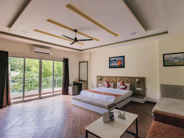 Serenity Hill Resort & Spa - Best resort in Udaipur : photo 2 de la chambre suite familiale avec balcon
