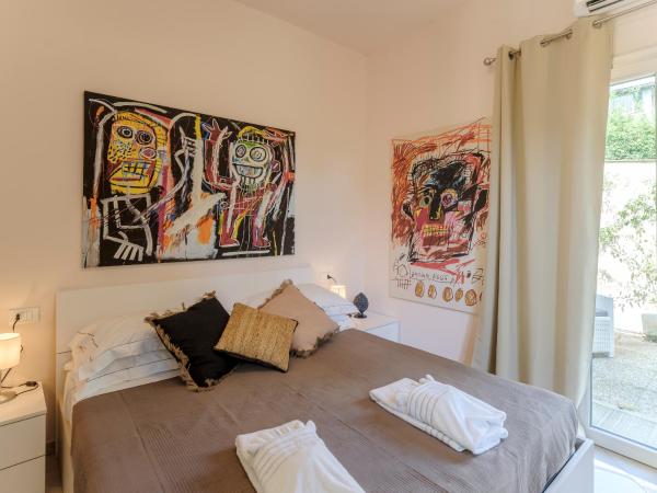 Villa Royal : photo 8 de la chambre appartement - vue sur jardin - annexe