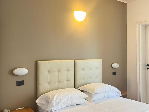 Hotel Berenice : photo 1 de la chambre chambre double ou lits jumeaux avec balcon