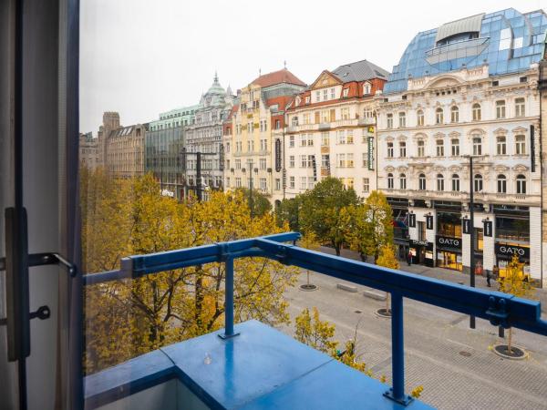 EA Hotel Julis : photo 2 de la chambre chambre double/lits jumeaux - vue sur place venceslas