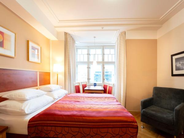 EA Hotel Julis : photo 6 de la chambre chambre quadruple - vue sur jardin