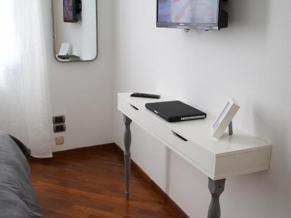 Maison Étoile : photo 8 de la chambre chambre double avec salle de bains privative extérieure