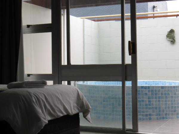 Kuirau Park Motor Lodge : photo 7 de la chambre suite avec accès au spa