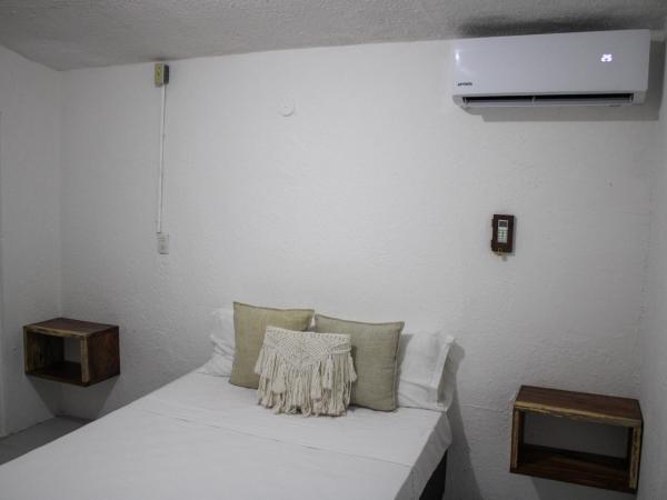 The Boat House Cancun : photo 4 de la chambre chambre double standard avec salle de bains commune