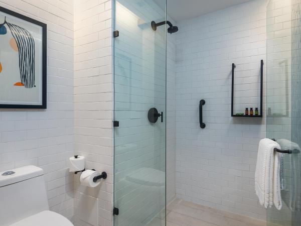 Canopy By Hilton Cancun La Isla : photo 1 de la chambre chambre king avec vue sur le coucher du soleil