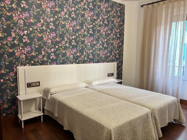 Pensión Numancia : photo 4 de la chambre chambre double ou lits jumeaux avec salle de bains commune