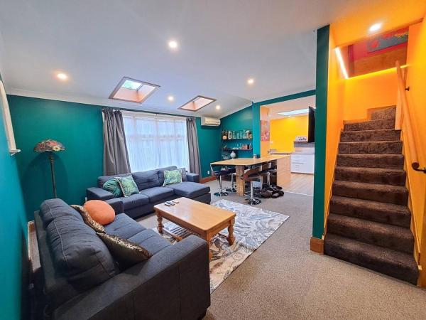 A Stone's Throw From Town Main House : photo 1 de la chambre appartement 2 chambres