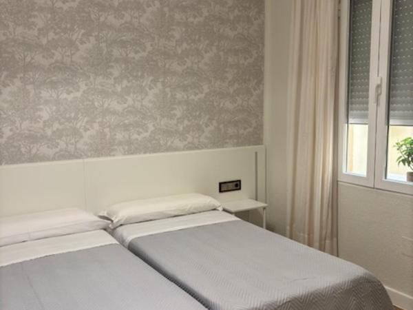 Pensión Numancia : photo 8 de la chambre chambre double ou lits jumeaux avec salle de bains privative