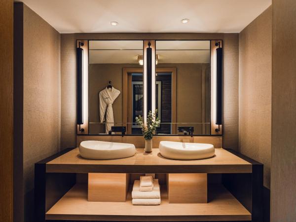 Nobu Hotel Miami Beach : photo 6 de la chambre suite junior avec lit king-size - vue sur baie