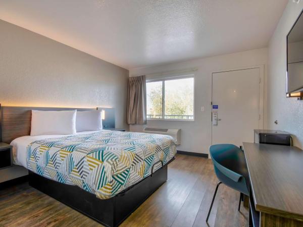 Motel 6-Albuquerque, NM - Midtown : photo 3 de la chambre chambre lit queen-size - non-fumeurs