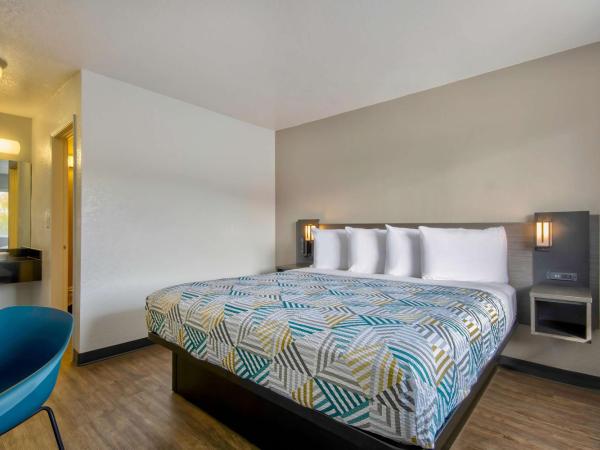 Motel 6-Albuquerque, NM - Midtown : photo 3 de la chambre chambre lit king-size - non-fumeurs