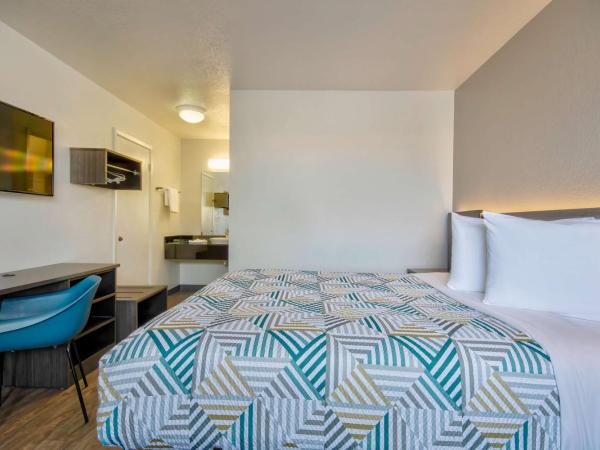 Motel 6-Albuquerque, NM - Midtown : photo 2 de la chambre chambre lit queen-size - non-fumeurs