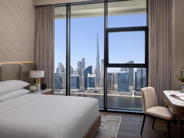 InterContinental Residences Dubai Business Bay, an IHG Hotel : photo 6 de la chambre three-bedroom apartment with balcony and canal view - high floor