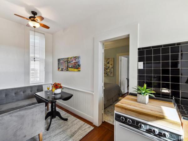 French Quarter Lanaux Mansion Bed and Breakfast : photo 8 de la chambre chambre double ou lits jumeaux deluxe avec balcon